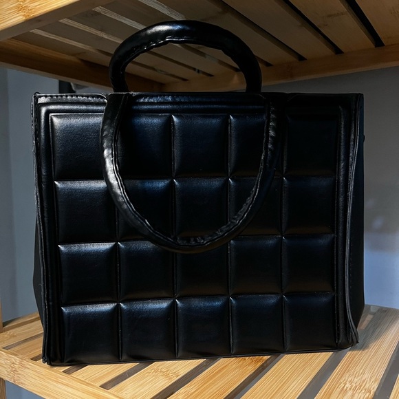 Quilted Puffer Shoulder Bag With Bow - Picture 2 of 3